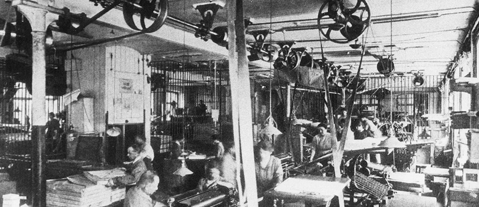 Fabrikationshalle, vermutlich in einer Druckerei, ca. 1900-1920, Quellennachweis: Schweizerisches Sozialarchiv, Zürich.