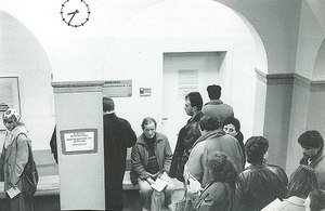 Stellensuchende auf dem Arbeitsamt. Quellennachweis: Lafontant / Milliet, Arbeite wer kann!, Zürich 1996.