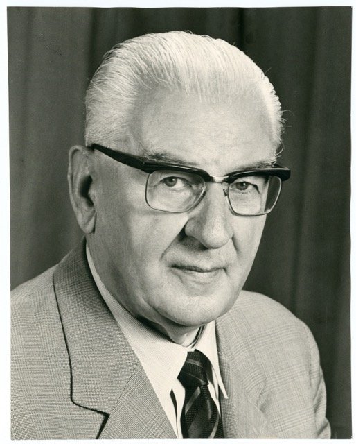 Porträt von Arnold Saxer. Quellennachweis: Sozialarchiv Zürich, F 5019-Fd-006.