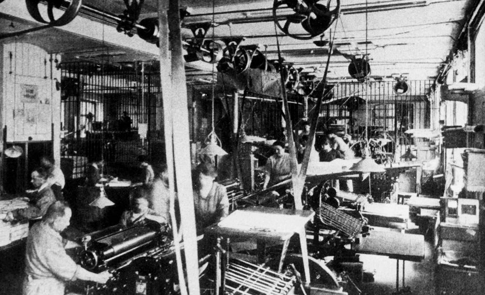 Fabrikhalle mit Arbeiterschaft, zwischen 1900 und 1920, Schweizerisches Sozialarchiv Zürich. Signatur: Sozarch_F_Fb-0016-02