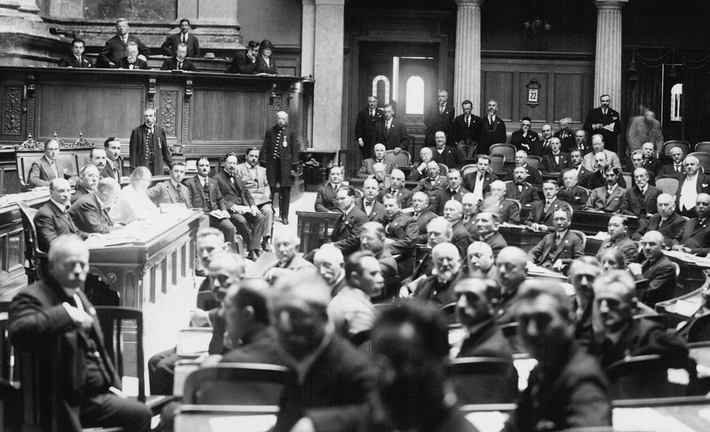 Internationale Konferenz zum Schutz der Arbeitnehmer:innen, 15.–25. September 1913, im Nationalratssaal, Bern. Schweizerisches Sozialarchiv, Zürich.